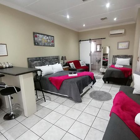 Tehillah Guesthouse Ъпингтън Екстериор снимка